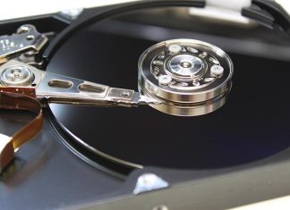 Il primo Hard Disk della storia: 5 Megabyte grandi come un armadio Il primo Hard Disk della storia: 5 Megabyte grandi come un armadio