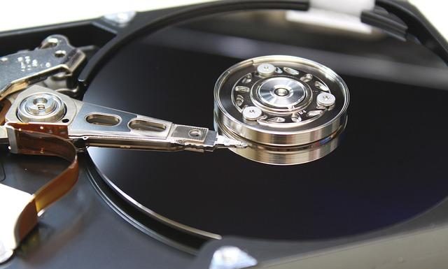 Il primo Hard Disk della storia: 5 Megabyte grandi come un armadio